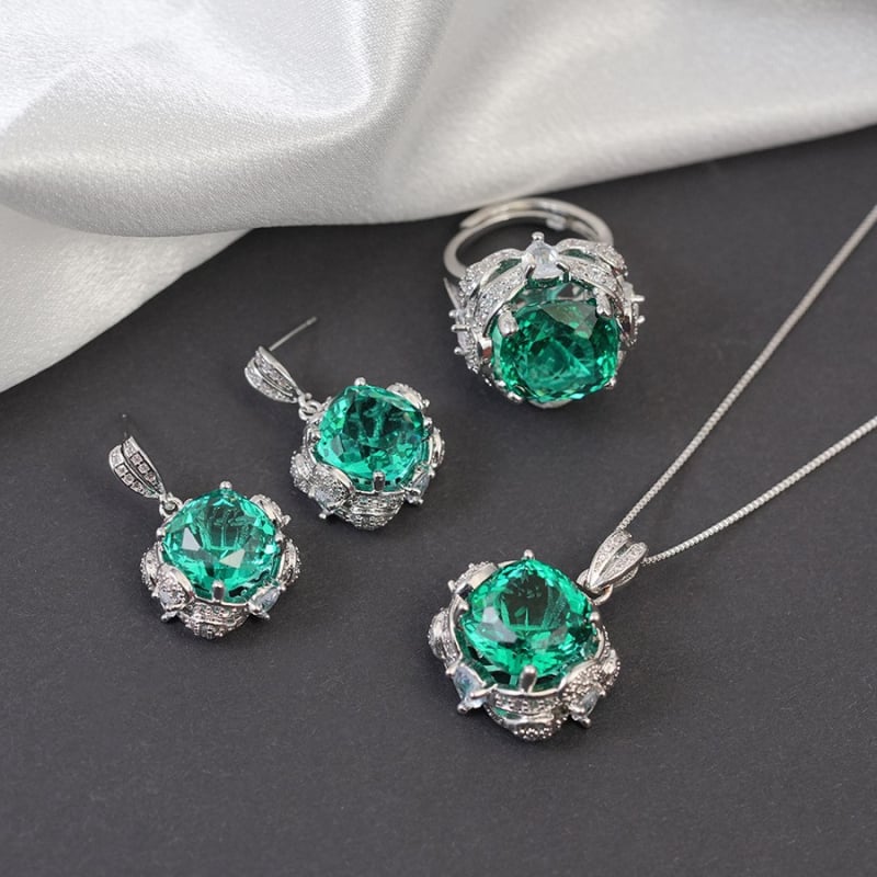 Négyszögletű gyémánt betétes ékszerszett: fülbevalók, nyaklánc és gyűrű, réz alapú, ötvözet medál