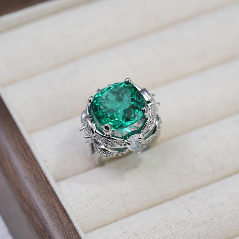 Négyszögletű gyémánt betétes ékszerszett: fülbevalók, nyaklánc és gyűrű, réz alapú, ötvözet medál