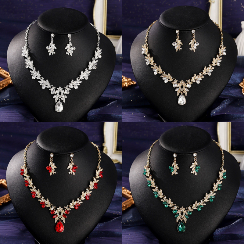 Ékszerszett: fülbevalók és nyaklánc cinkötvözetből, rhinestone medálokkal, virág-levél motívumok, egyszerű lánc