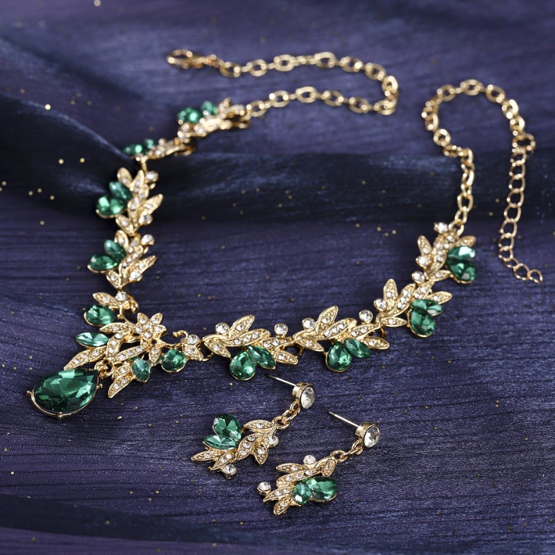 Ékszerszett: fülbevalók és nyaklánc cinkötvözetből, rhinestone medálokkal, virág-levél motívumok, egyszerű lánc