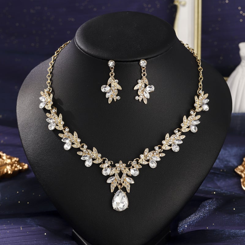 Ékszerszett: fülbevalók és nyaklánc cinkötvözetből, rhinestone medálokkal, virág-levél motívumok, egyszerű lánc