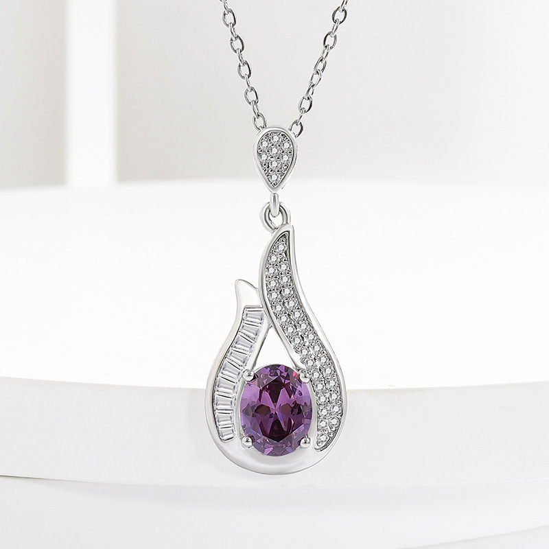 Réz anyagú ékszerszett: nyaklánc, fülbevaló és gyűrű; O-alakú lánc; vegyes kövek beállítása; növényi motívum