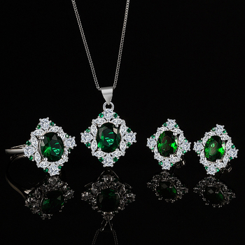 Réz ékszer garnitúra: fülbevaló, nyaklánc és karkötő; elektroplattázás; dobozos lánc; réz medál; növényi minta