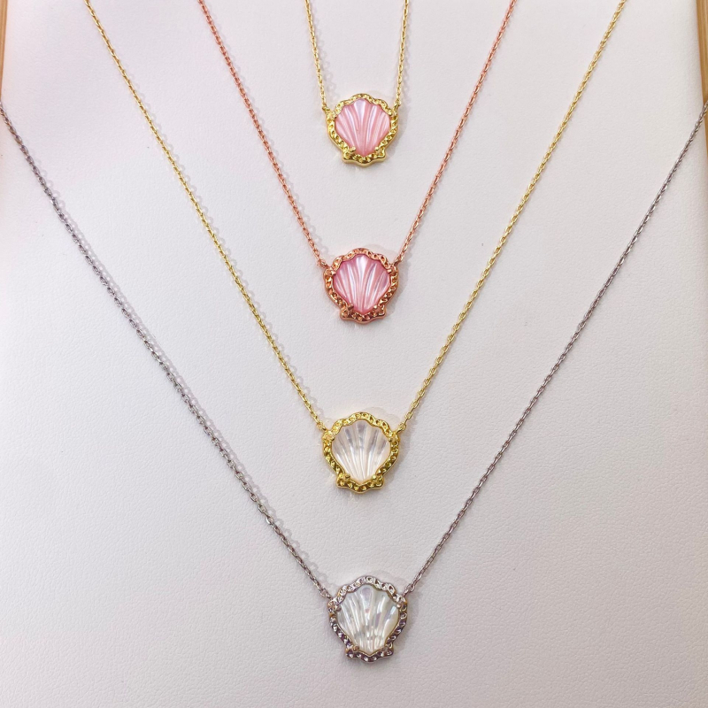 Colier cu perle de scoică și pandantiv din alamă, placare cu aur 14K, lanț drept, stil lux lejer