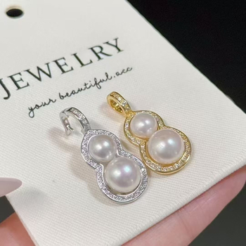 Μενταγιόν με φυσικό μαργαριτάρι γλυκού νερού, επίπεδη στρογγυλή μορφή, επιχρυσωμένος χαλκός βάσης, κοπή με λέιζερ, άνοιξη 2025