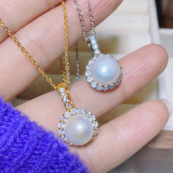 Κρεμαστό με μαργαριτάρι γλυκού νερού, επίπεδη στρογγυλή μορφή, χαλκού εξαρτήματα, απλό στυλ