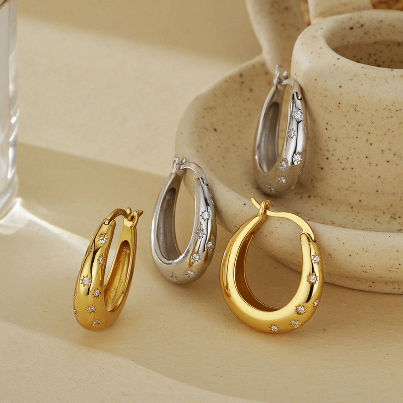 Cercei din argint 925, design stea (pietre micro-incrustate; greutate 3,3–4,9 g)