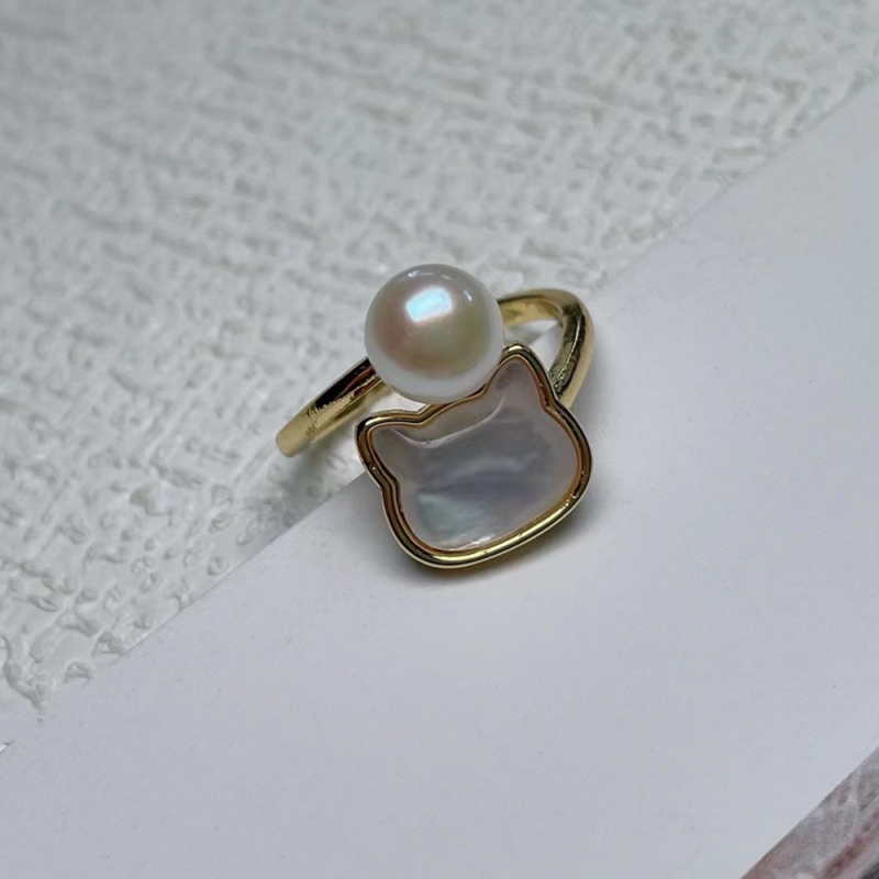 Set nakita od svježih slatkovodnih bisera za žene: ogrlica s privjeskom, naušnice i prsten; metalna komponenta: bakarova legura; oblik perle: plosnato okruglo; materijal privjeska: fritillaria