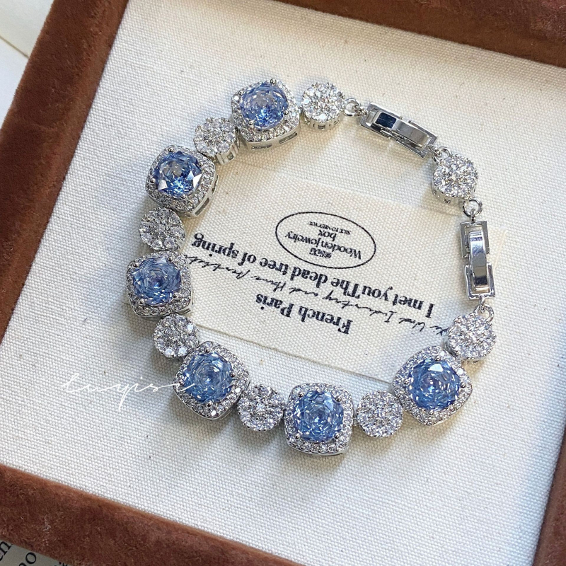 Bakrena narukvica s osmerokutnim Millenijskim rezom i dijamantnim ugradnjama