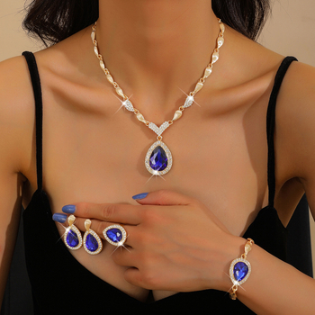 Set nakita od legure s Rhinestone: ogrlica s križnim lancem, naušnice, prsten i narukvica