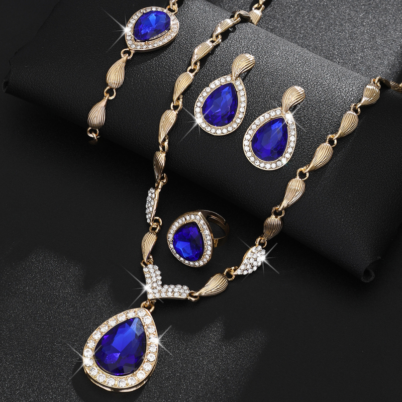 Set nakita od legure s Rhinestone: ogrlica s križnim lancem, naušnice, prsten i narukvica