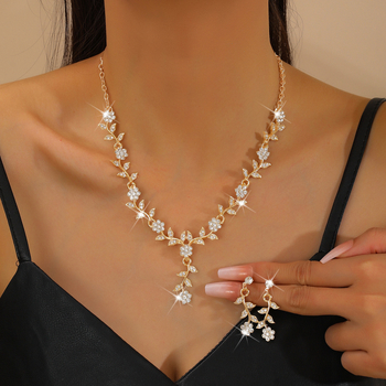 Set nakita od legure s cvjetnim uzorkom i rhinestones – ogrlica i naušnice, elektroplatirani završetak