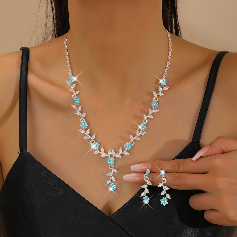 Set nakita od legure s cvjetnim uzorkom i rhinestones – ogrlica i naušnice, elektroplatirani završetak