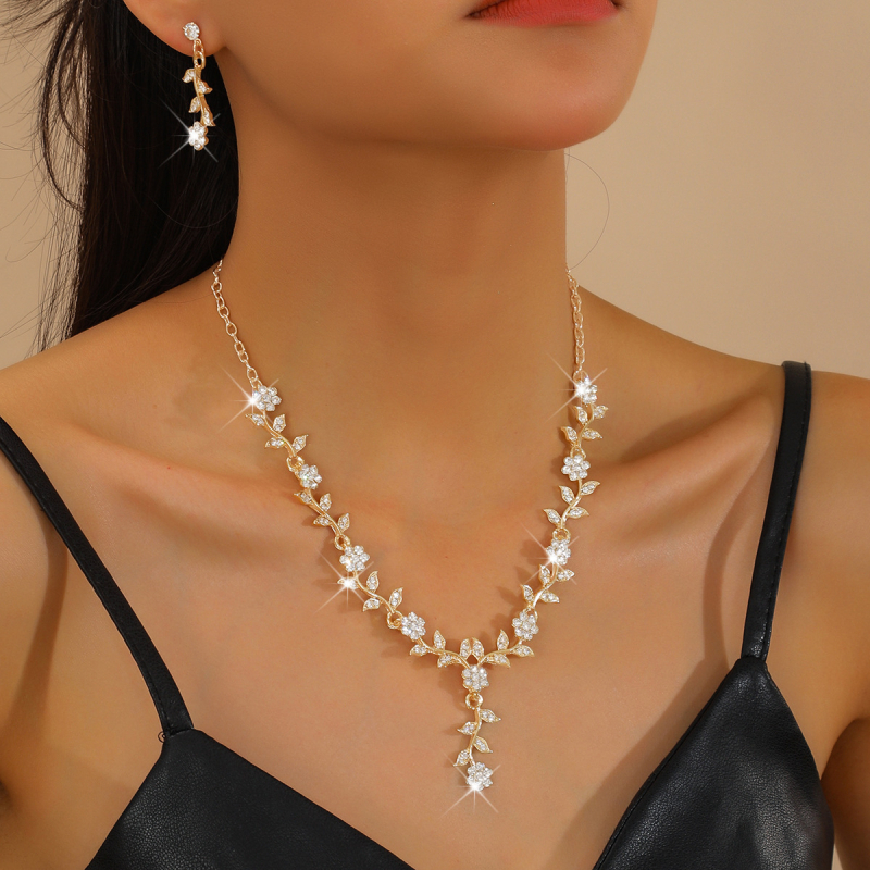 Set nakita od legure s cvjetnim uzorkom i rhinestones – ogrlica i naušnice, elektroplatirani završetak