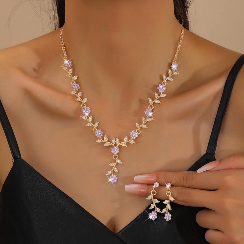 Set nakita od legure s cvjetnim uzorkom i rhinestones – ogrlica i naušnice, elektroplatirani završetak