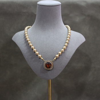 Vintage set ogrlice i naušnica s umjetnim perlama, perlovim lancem, elektroplatiniranim završetkom, češkim rhinestones i privjeskom od umjetnoga kristala
