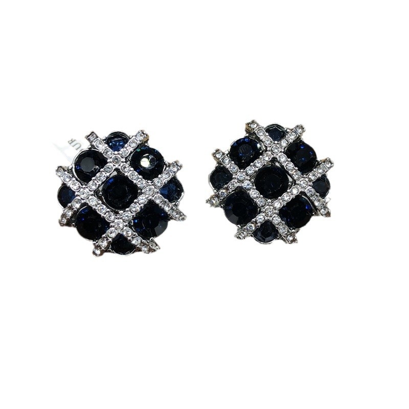 Set nakita s bisernim lancem i rhinestones, retro cvjetni motiv; uključuje ogrlicu, broš i naušnice sa štiftom.