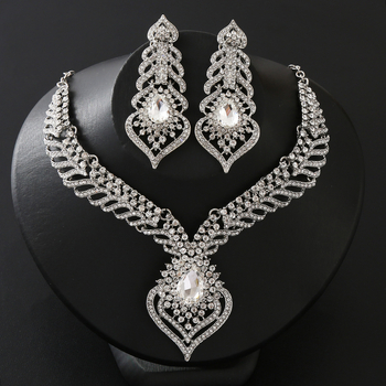 Dva dijela nakita: ogrlica i naušnice od legure sa kristalima, retro stil, elektroplatiranje