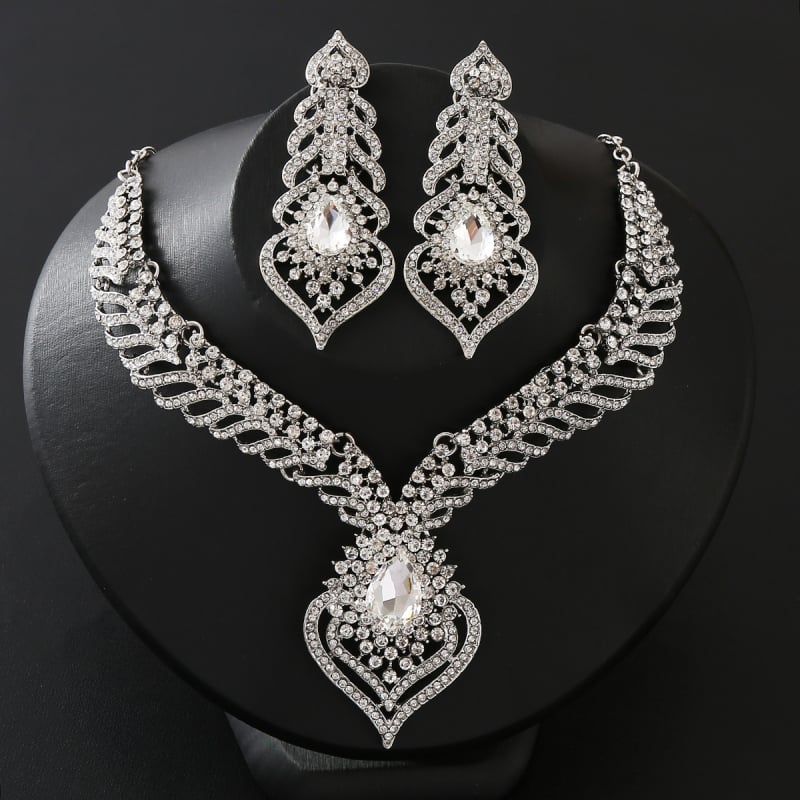 Dva dijela nakita: ogrlica i naušnice od legure sa kristalima, retro stil, elektroplatiranje