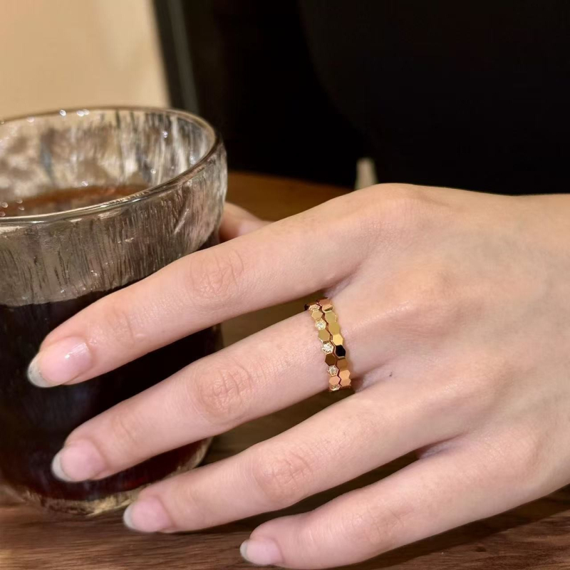 Prsten od srebra 925, elektroplatiranje, ugradnja moissanita, uzorak saće