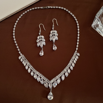 Set nakita: ogrlica i naušnice; lanac od legure; klavikularni lanac; privjesak rhinestone; uzorak: srce / kapljica vode / zvono; podesiva duljina