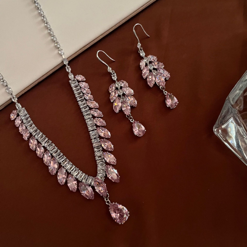 Set nakita: ogrlica i naušnice; lanac od legure; klavikularni lanac; privjesak rhinestone; uzorak: srce / kapljica vode / zvono; podesiva duljina