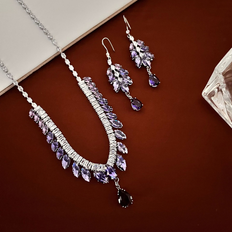 Set nakita: ogrlica i naušnice; lanac od legure; klavikularni lanac; privjesak rhinestone; uzorak: srce / kapljica vode / zvono; podesiva duljina