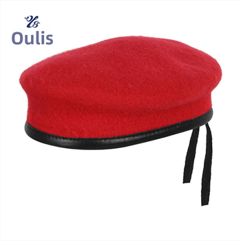 Berete, universāla kasmīra kupolveida forma, vienkrāsains raksts, izšūts logotips, pielāgojama