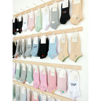 Изложбена стойка за бижута - ТPR материал, корпус от твърдо дърво, процес на пробиване, стил Maiden Wind