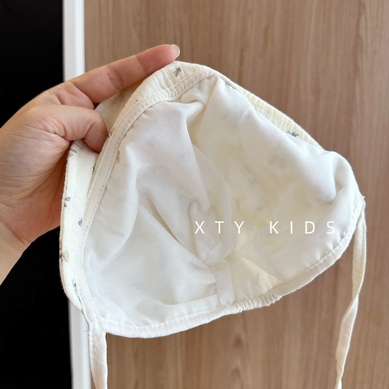 Baba napvédő sapka plüss anyagból, széles karimával, 0–6 hónapos korcsoportnak, medve mesefigurával és koreai palota stílussal, 2025 tavaszi kiadás.