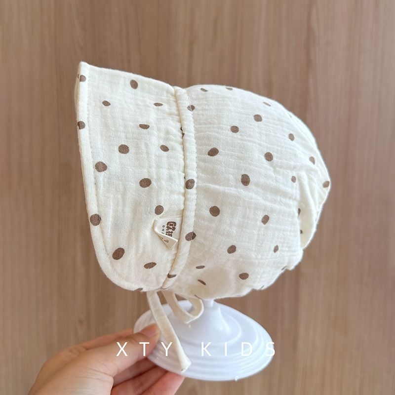 Baba napvédő sapka plüss anyagból, széles karimával, 0–6 hónapos korcsoportnak, medve mesefigurával és koreai palota stílussal, 2025 tavaszi kiadás.