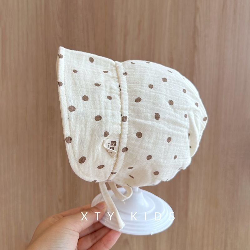 Baba napvédő sapka plüss anyagból, széles karimával, 0–6 hónapos korcsoportnak, medve mesefigurával és koreai palota stílussal, 2025 tavaszi kiadás.