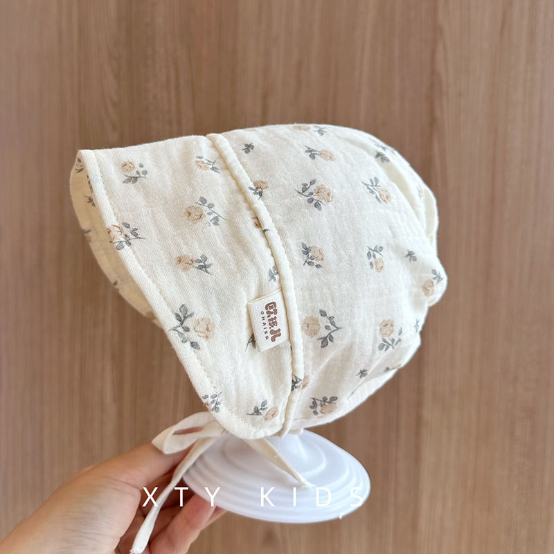 Baba napvédő sapka plüss anyagból, széles karimával, 0–6 hónapos korcsoportnak, medve mesefigurával és koreai palota stílussal, 2025 tavaszi kiadás.