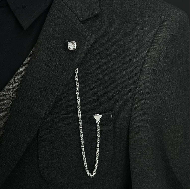 Κομψή καρφί για πέτο με αλυσίδα για τον γιαλαι, διακοσμητικό σχέδιο με λουλούδι, ανδρικό κοστούμι, πολυτελές αξεσουάρ (Υλικό: Χαλκός, Διαδικασία: Ηλεκτροπλατίωση, Λειτουργία: Πολυλειτουργικό, Τύπος: Καρφί για πέτο, Στυλ: Μοντέρνο καθημερινό)