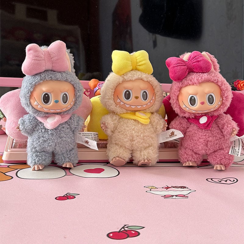 Roku darbs auduma leļļu apģērbs ar loku — apģēršanās aksesuārs mīkstajām lellēm