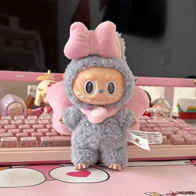 Roku darbs auduma leļļu apģērbs ar loku — apģēršanās aksesuārs mīkstajām lellēm