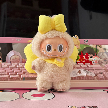 Plišas leļļu apģērbu komplekts apģēršanai – audums, karikatūru tēli, unisex, roku darbs, zīmols Below (lelle nav iekļauta)