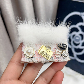 Καρφίτσα από γούνα νορκά, φλοράλ σχεδίαση, χειροποίητη, διακοσμητικό αξεσουάρ