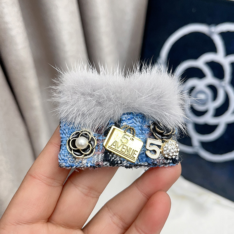 Καρφίτσα από γούνα νορκά, φλοράλ σχεδίαση, χειροποίητη, διακοσμητικό αξεσουάρ