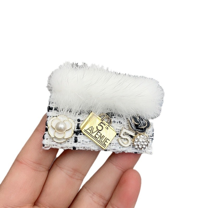 Καρφίτσα από γούνα νορκά, φλοράλ σχεδίαση, χειροποίητη, διακοσμητικό αξεσουάρ