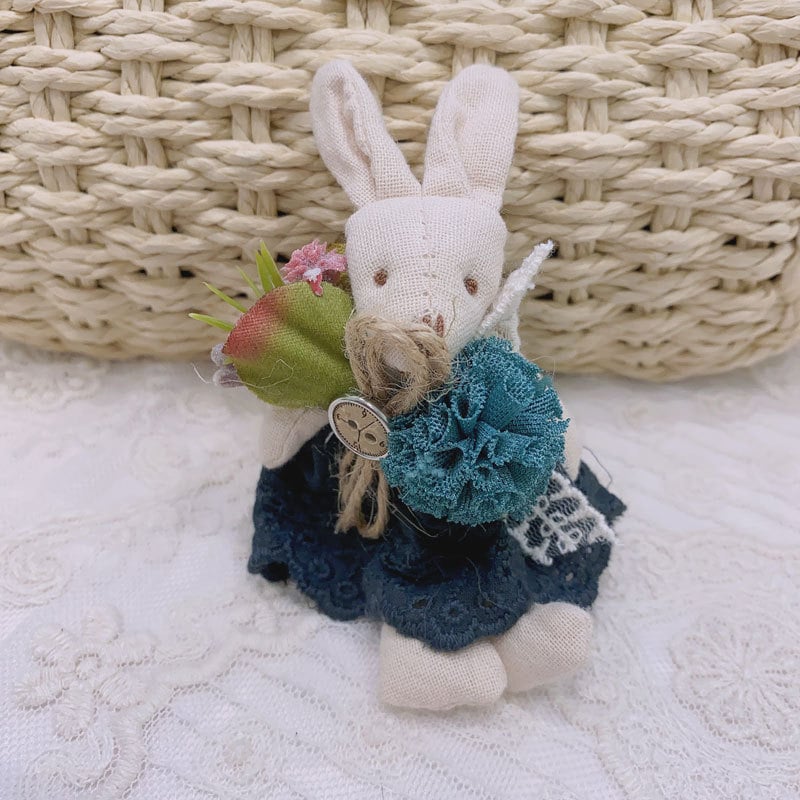 Καρφίτσα με μοτίβο λαγουδάκι, δαντελένιο τελείωμα, γλυκό καρτούν σχέδιο — Χειμώνας 2022