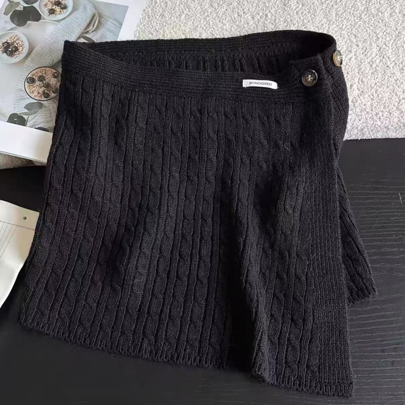 Ženski pleteni šal s kopčanim pojasom, jednobojan, od vunene smese, dekorativni višekoristan dodatak.