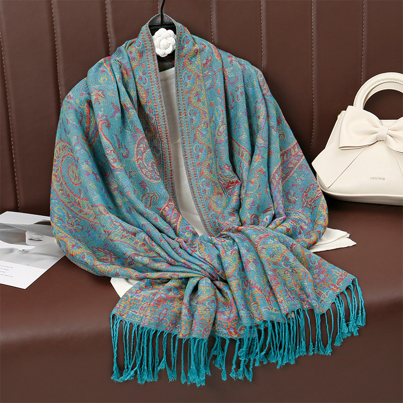 Κασκόλ – πολυεστέρας, κατάλληλο για καλοκαίρι, άνοιξη και φθινόπωρο, λανσαρισμένο το χειμώνα του 2024.