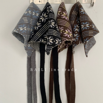 Pleteni trokutasti šal za glavu s retro Fair Isle uzorkom, vuna, jesen-zima, na skladištu