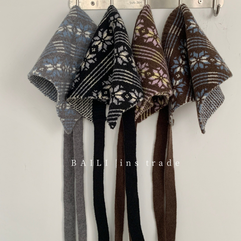 Pleteni trokutasti šal za glavu s retro Fair Isle uzorkom, vuna, jesen-zima, na skladištu