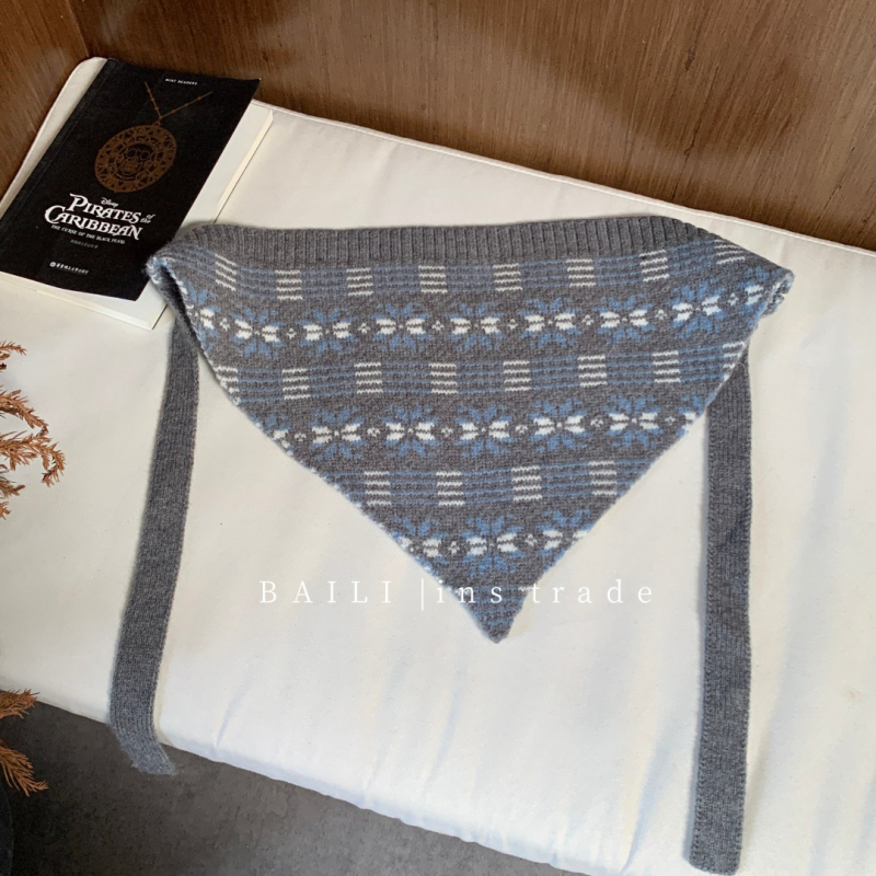 Pleteni trokutasti šal za glavu s retro Fair Isle uzorkom, vuna, jesen-zima, na skladištu