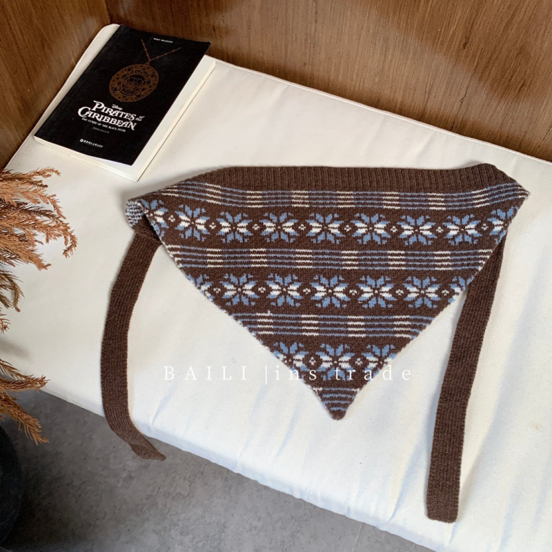 Pleteni trokutasti šal za glavu s retro Fair Isle uzorkom, vuna, jesen-zima, na skladištu