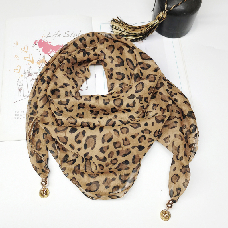 Șal din chiffon Leopard cu cataromă magnetică și pandantiv – accesoriu ușor, potrivit pentru primăvară, vară, toamnă; personalizabil; lansare toamnă 2024