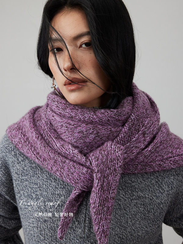 Πλεκτός τρίγωνος φουλάρι, μείγμα κασμίρι-μαλλιών-λυοσελ, διατηρεί τη ζεστασιά το χειμώνα