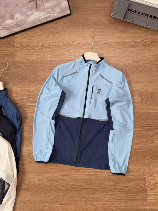 Яке за бягане – леко, с лепени шевове; UPF40+ слънцезащита; дишаща памук-полиестер смес; дълги ръкави с цип; корейски/японски свободен стил